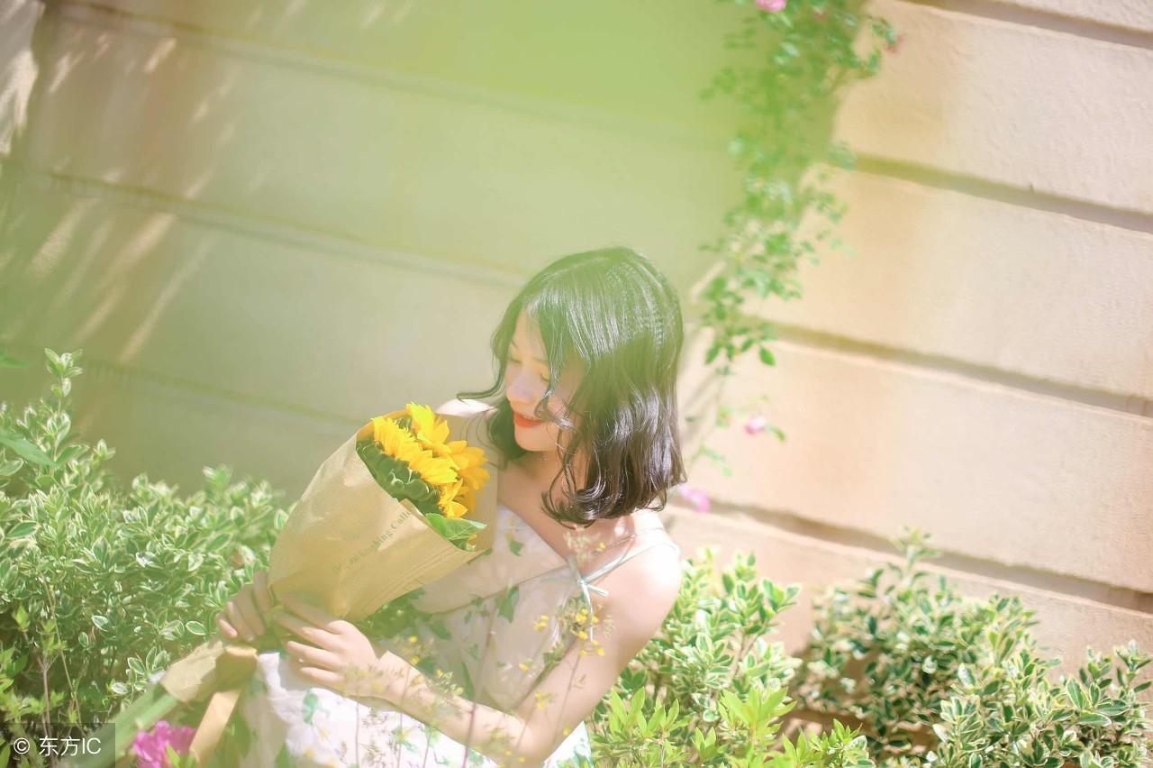 每天一句英语美句鼓励自己：Happiness is the key to success(图5)