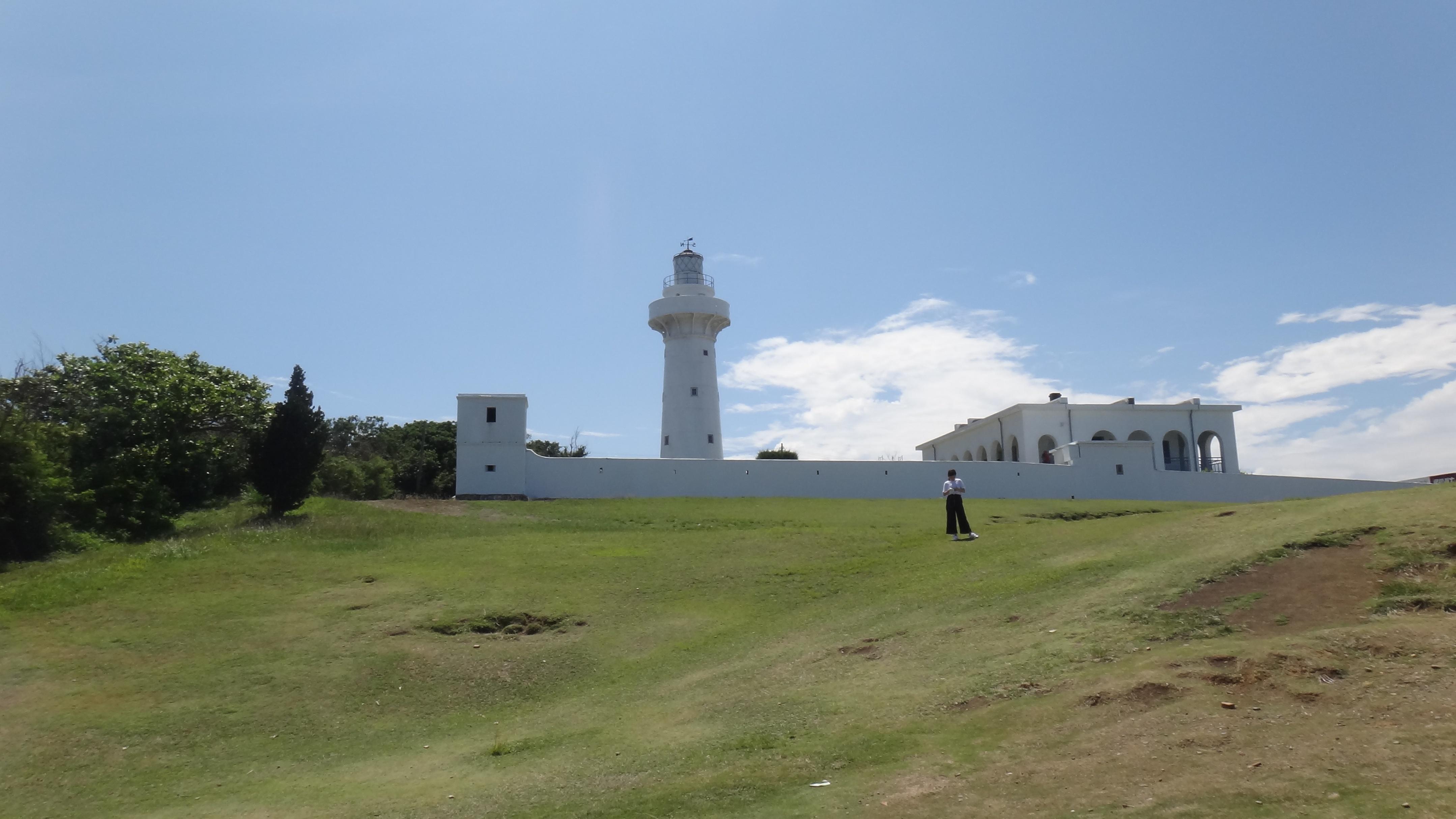 一个三面环海可以看到一洋两峡的地方(图16)