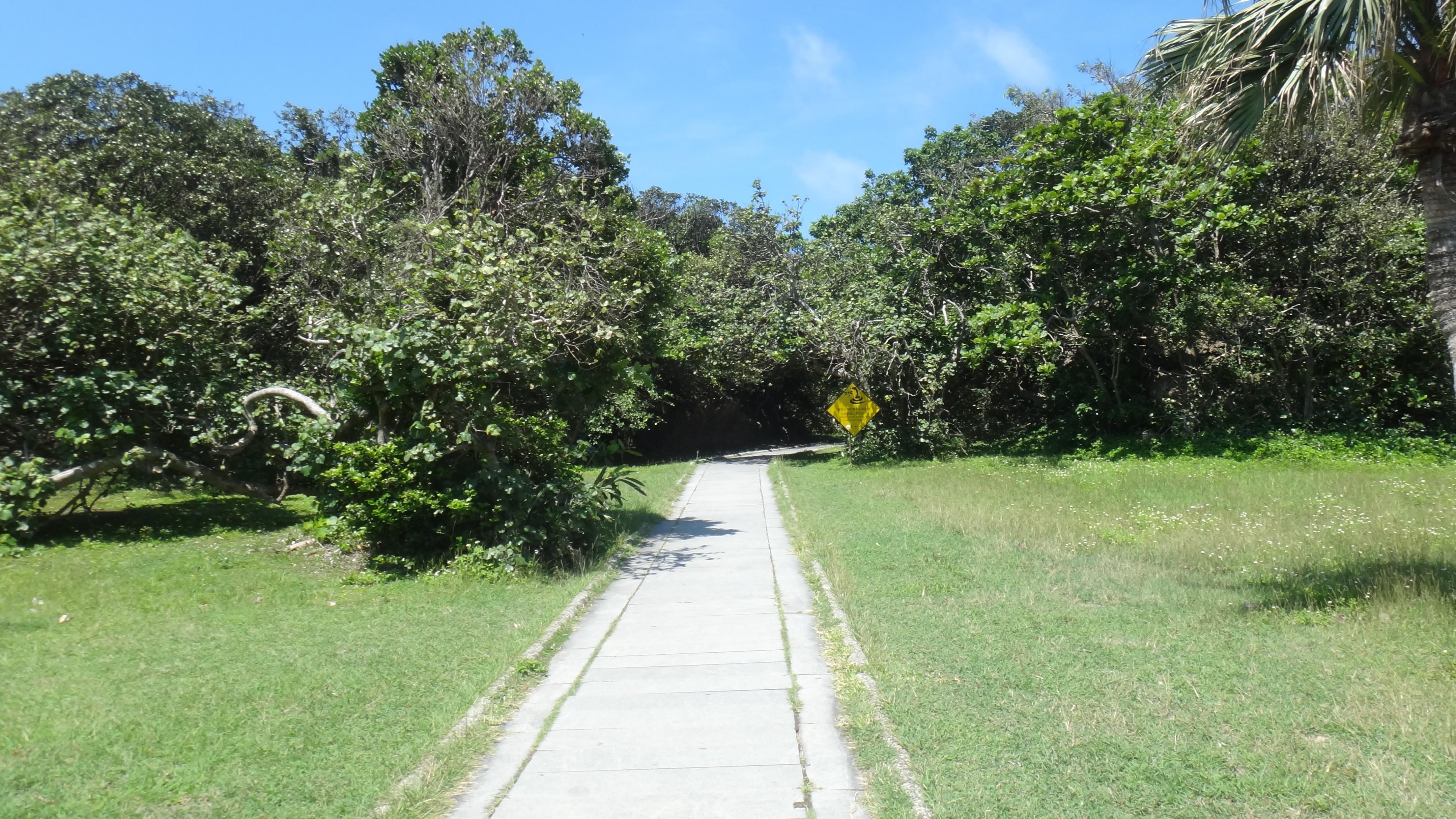 一个三面环海可以看到一洋两峡的地方(图20)