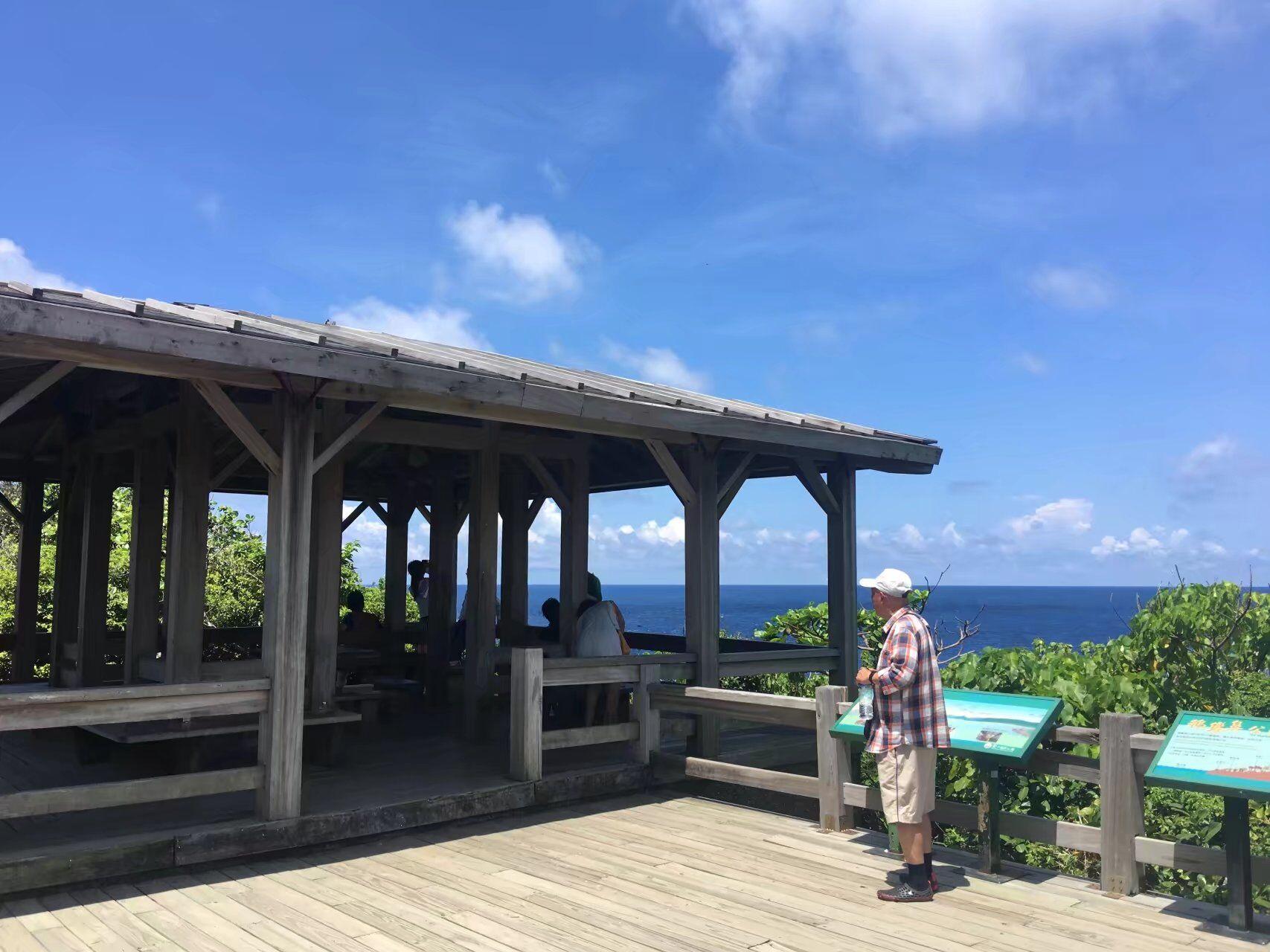 一个三面环海可以看到一洋两峡的地方(图21)