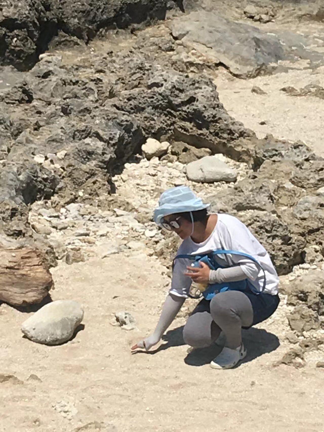 一个三面环海可以看到一洋两峡的地方(图24)