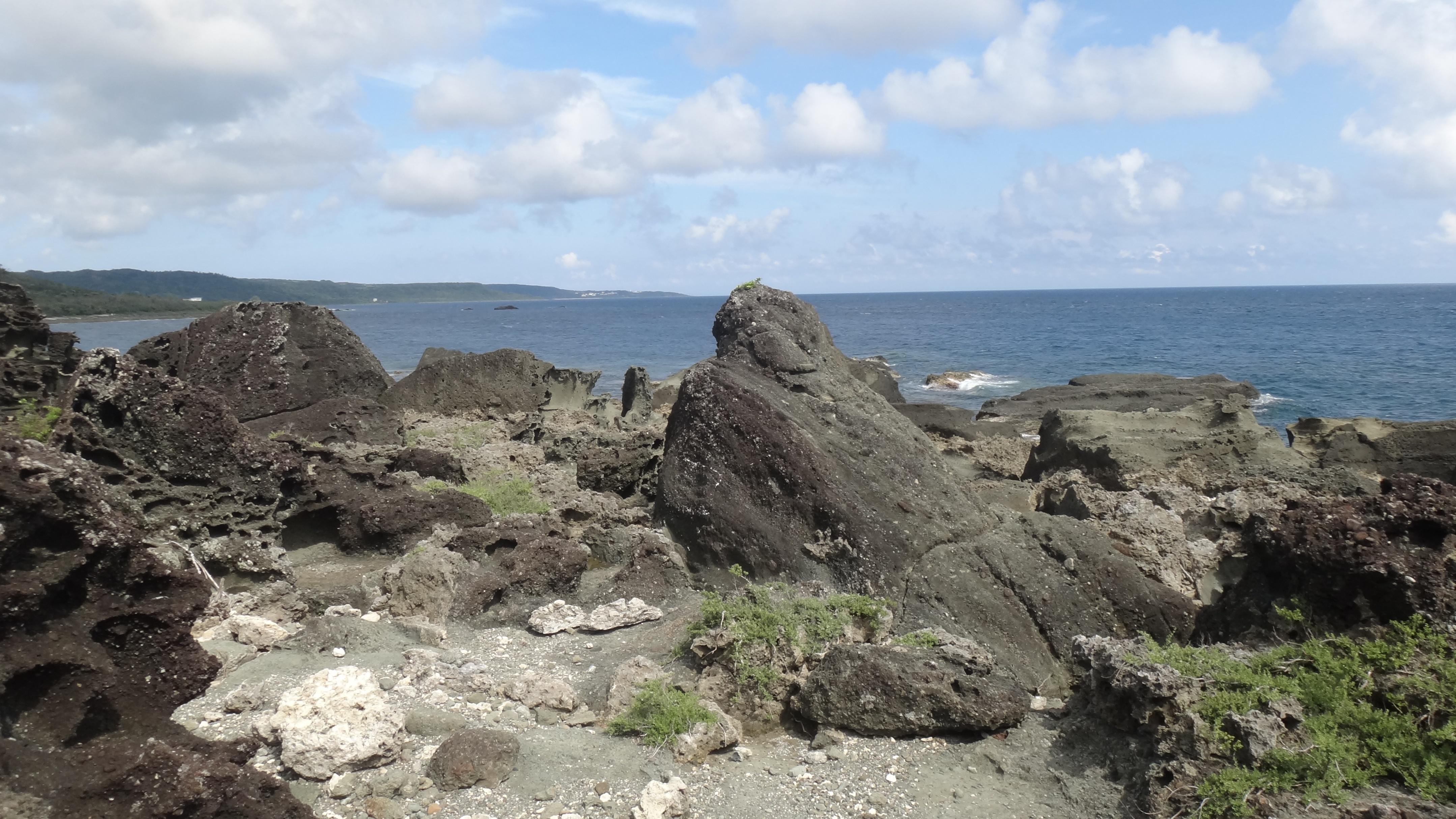 一个三面环海可以看到一洋两峡的地方(图26)