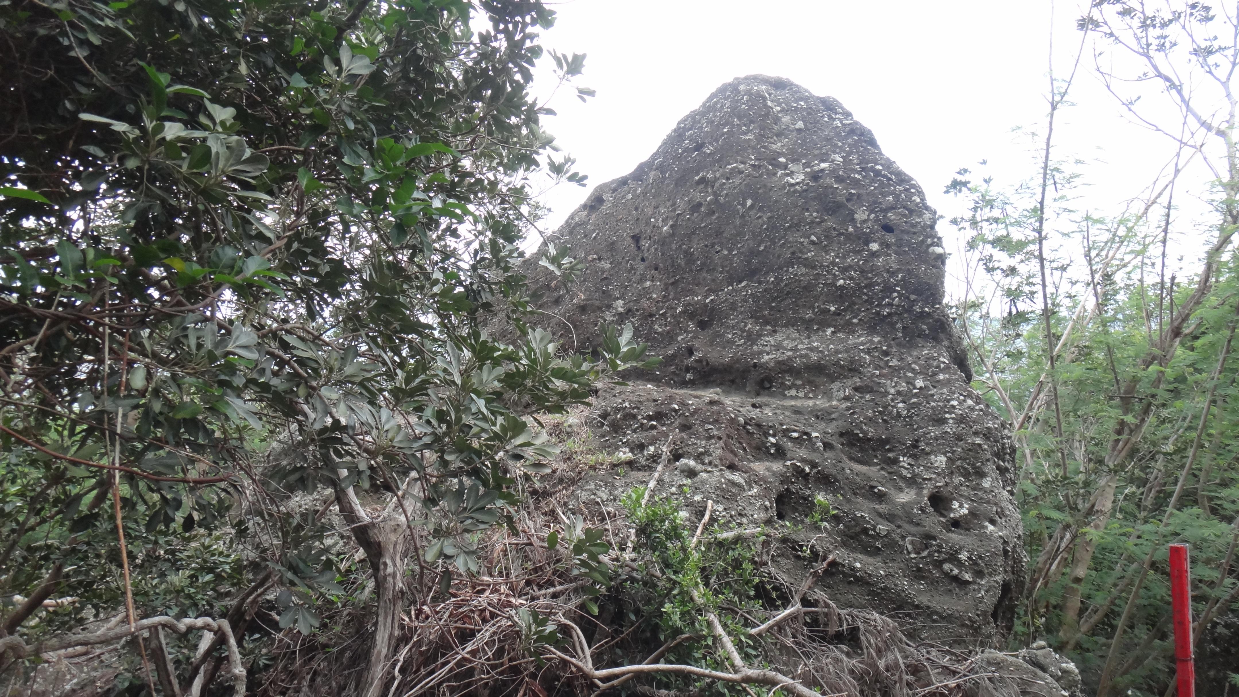 一个三面环海可以看到一洋两峡的地方(图27)