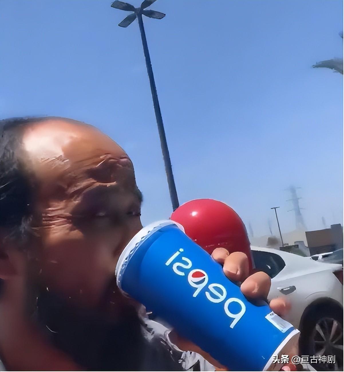 网红天哥借7万跪舔美国，夸赞其空气香甜，如今却形如乞丐(图13)