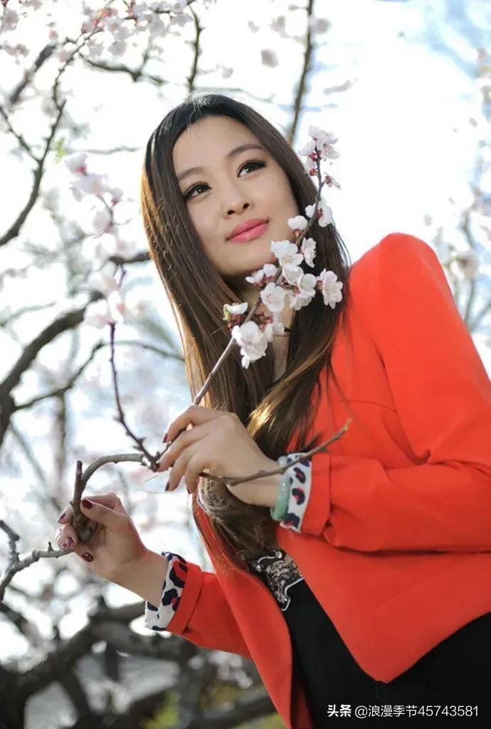 冬去春来，一心向暖，时光深处等一季春，待一季花开！「散文」(图2)