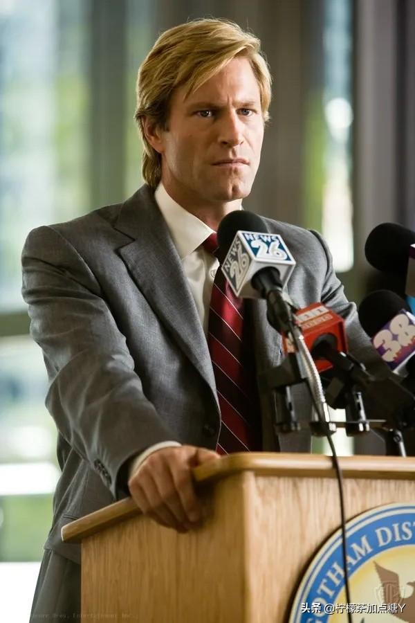 《蝙蝠侠：黑暗骑士》：一部被小丑成就的超英电影，至今不可超越(图5)