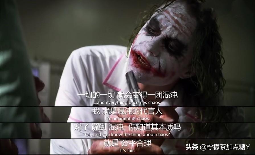 《蝙蝠侠：黑暗骑士》：一部被小丑成就的超英电影，至今不可超越(图12)