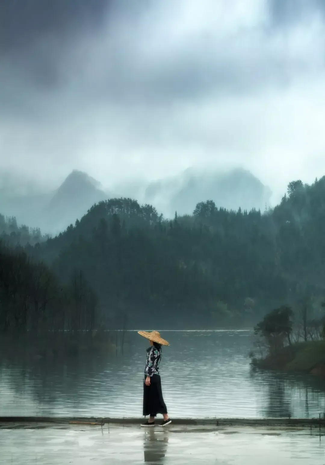 八句人生诗词，参悟十年青春，含泪一读再读。(图1)