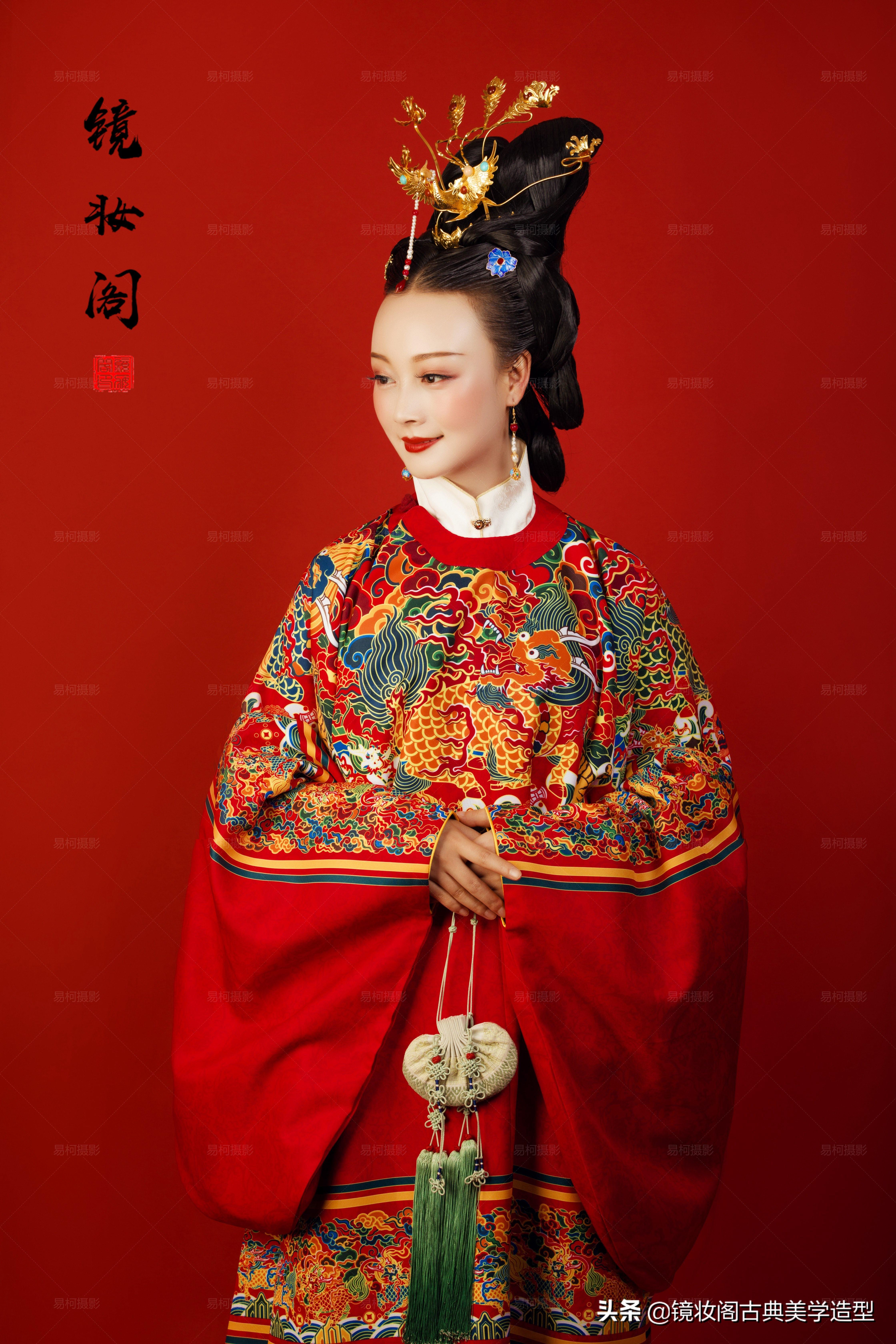 明制婚礼新娘妆容|许你凤冠霞帔一世无忧,从此清风明月长伴天涯(图4) 明制婚礼新娘妆容|许你凤冠霞帔一世无忧,从此清风明月长伴天涯(图4)