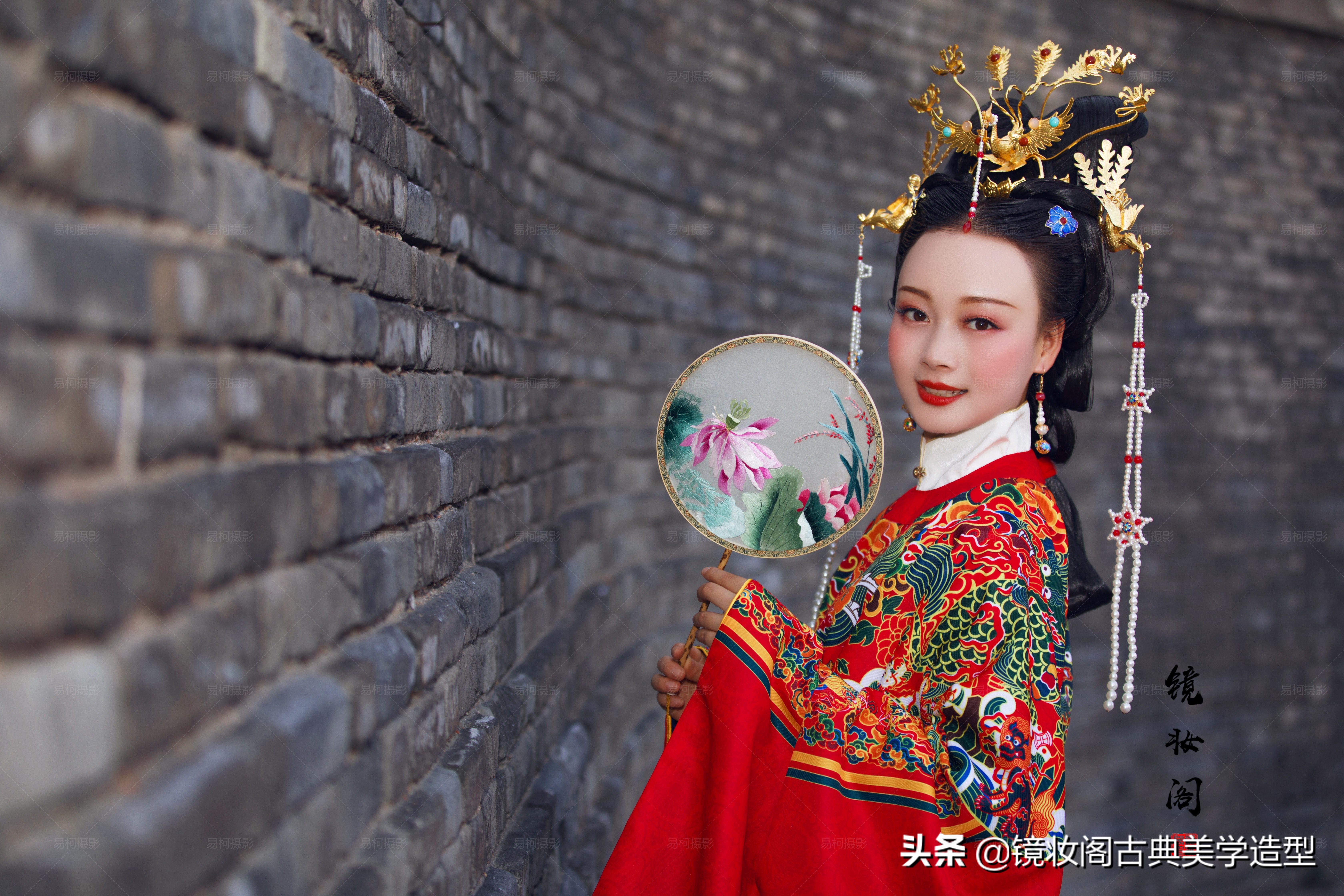 明制婚礼新娘妆容|许你凤冠霞帔一世无忧,从此清风明月长伴天涯(图6) 明制婚礼新娘妆容|许你凤冠霞帔一世无忧,从此清风明月长伴天涯(图6)