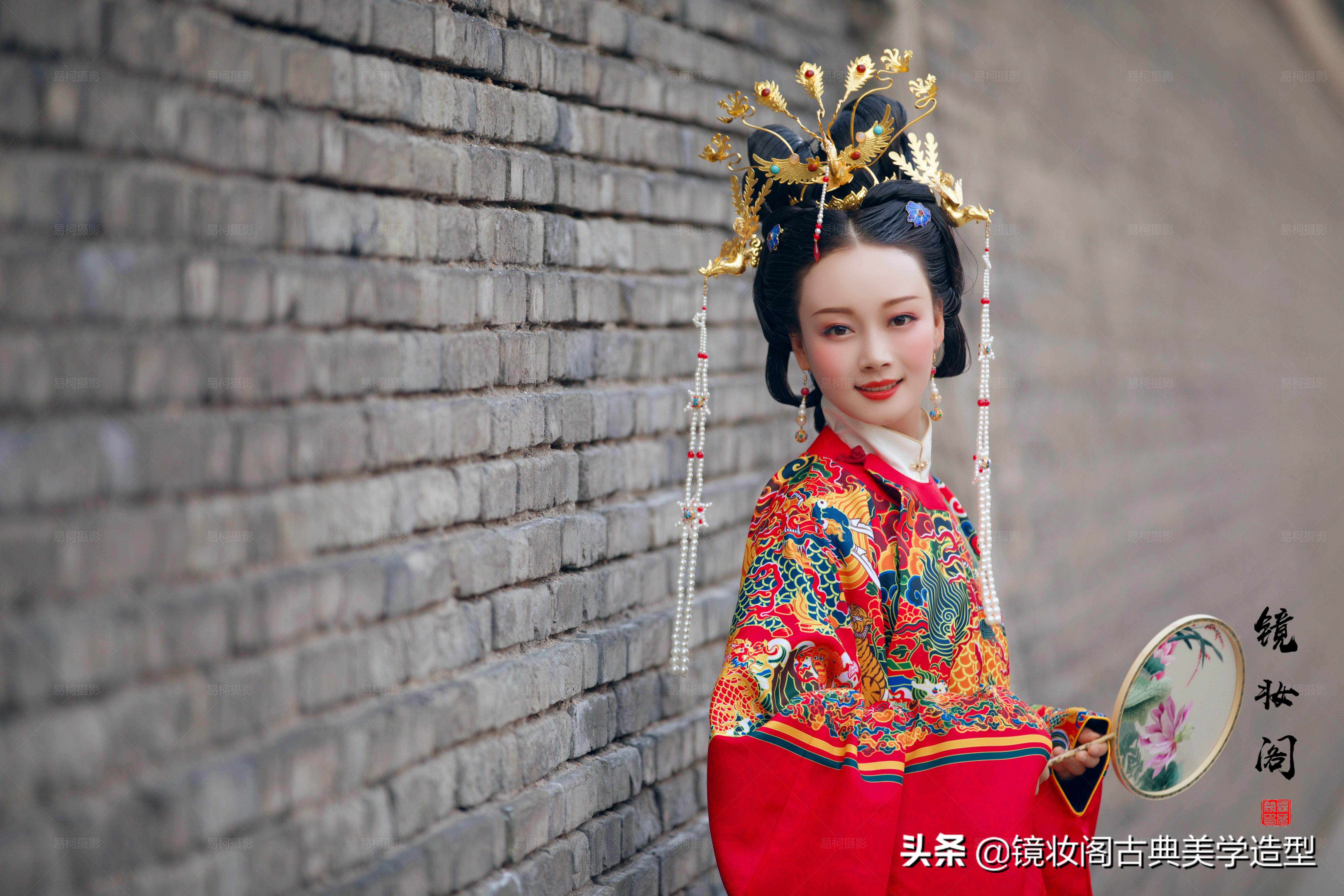 明制婚礼新娘妆容|许你凤冠霞帔一世无忧,从此清风明月长伴天涯(图7) 明制婚礼新娘妆容|许你凤冠霞帔一世无忧,从此清风明月长伴天涯(图7)