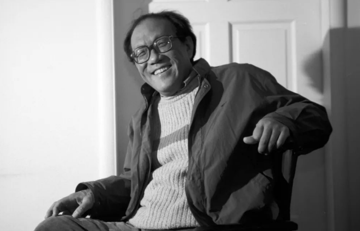 史铁生：21岁因风寒坐轮椅，47岁被诊出尿毒症，临终捐献遗体(图1)