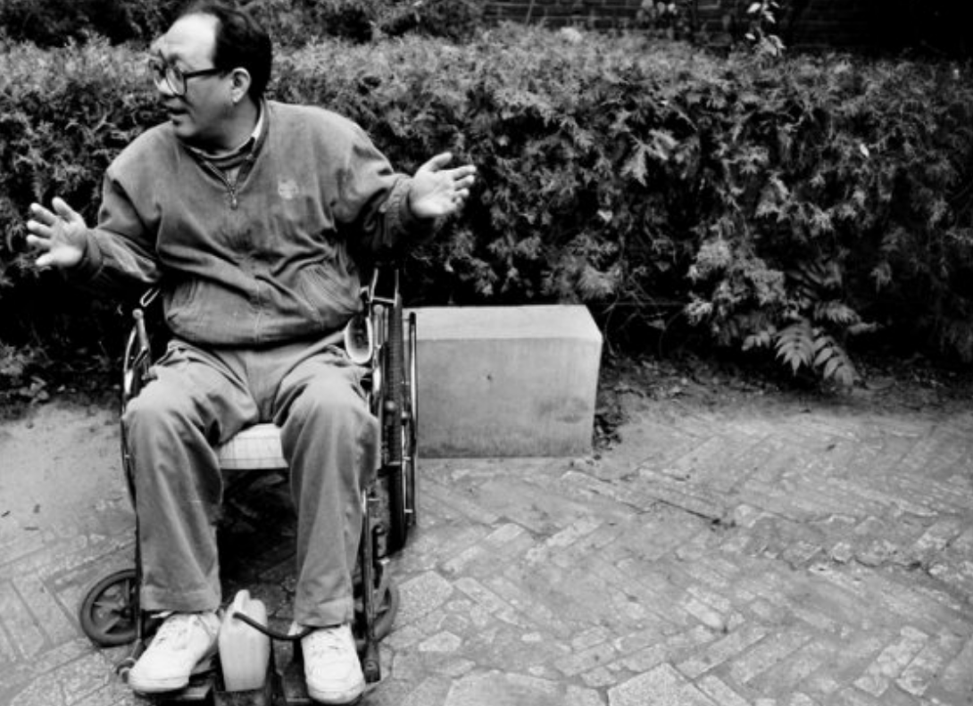 史铁生：21岁因风寒坐轮椅，47岁被诊出尿毒症，临终捐献遗体(图10)