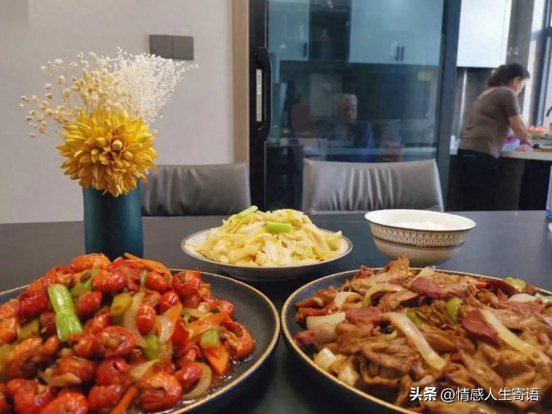 亲人相聚美好的句子，一家人吃饭暖心文案(图1)