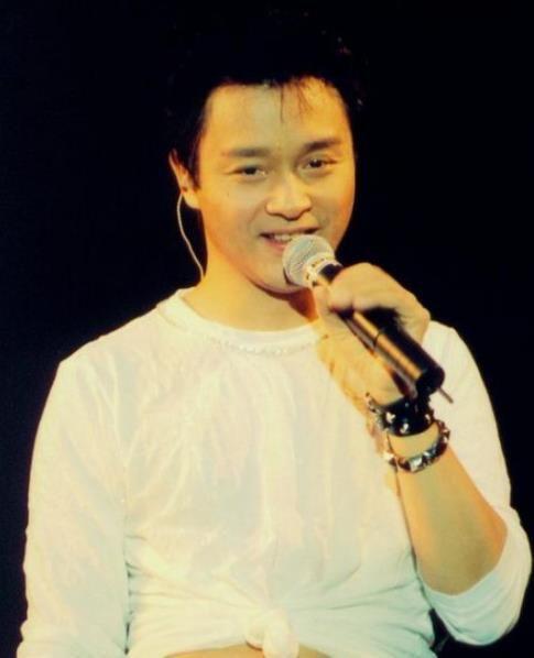 继续宠爱哥哥！袁咏仪深夜悼念张国荣，尹正连续九年缅怀张国荣(图1)