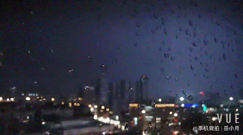 电闪雷鸣夜｜在自家窗台“手机拍闪电”，够惊吓(图2)