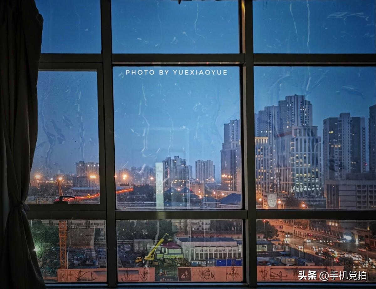 电闪雷鸣夜｜在自家窗台“手机拍闪电”，够惊吓(图4)