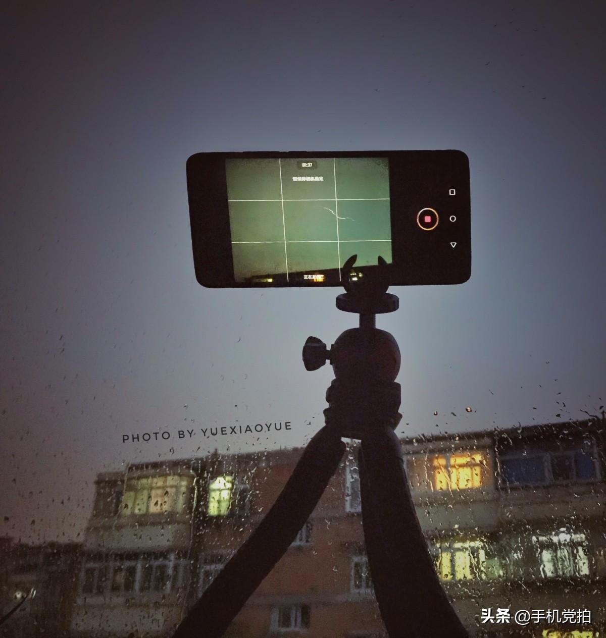 电闪雷鸣夜｜在自家窗台“手机拍闪电”，够惊吓(图7)