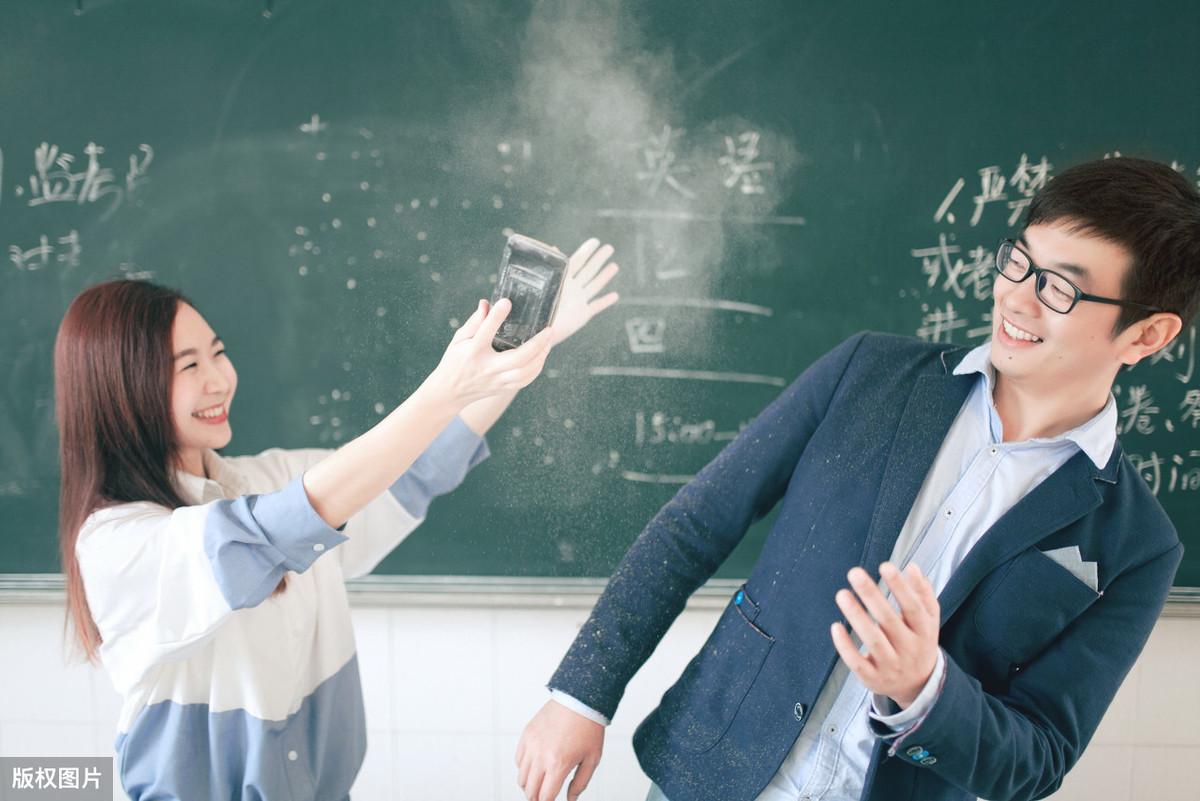 怀旧的爱情句子，回首，多少美好的时光，成为了回忆！(图5)