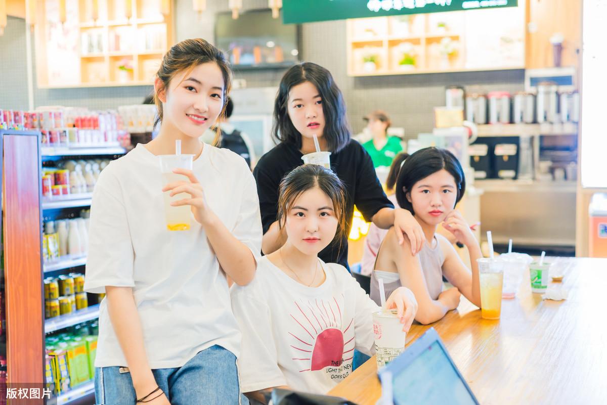 怀旧的爱情句子，回首，多少美好的时光，成为了回忆！(图7)