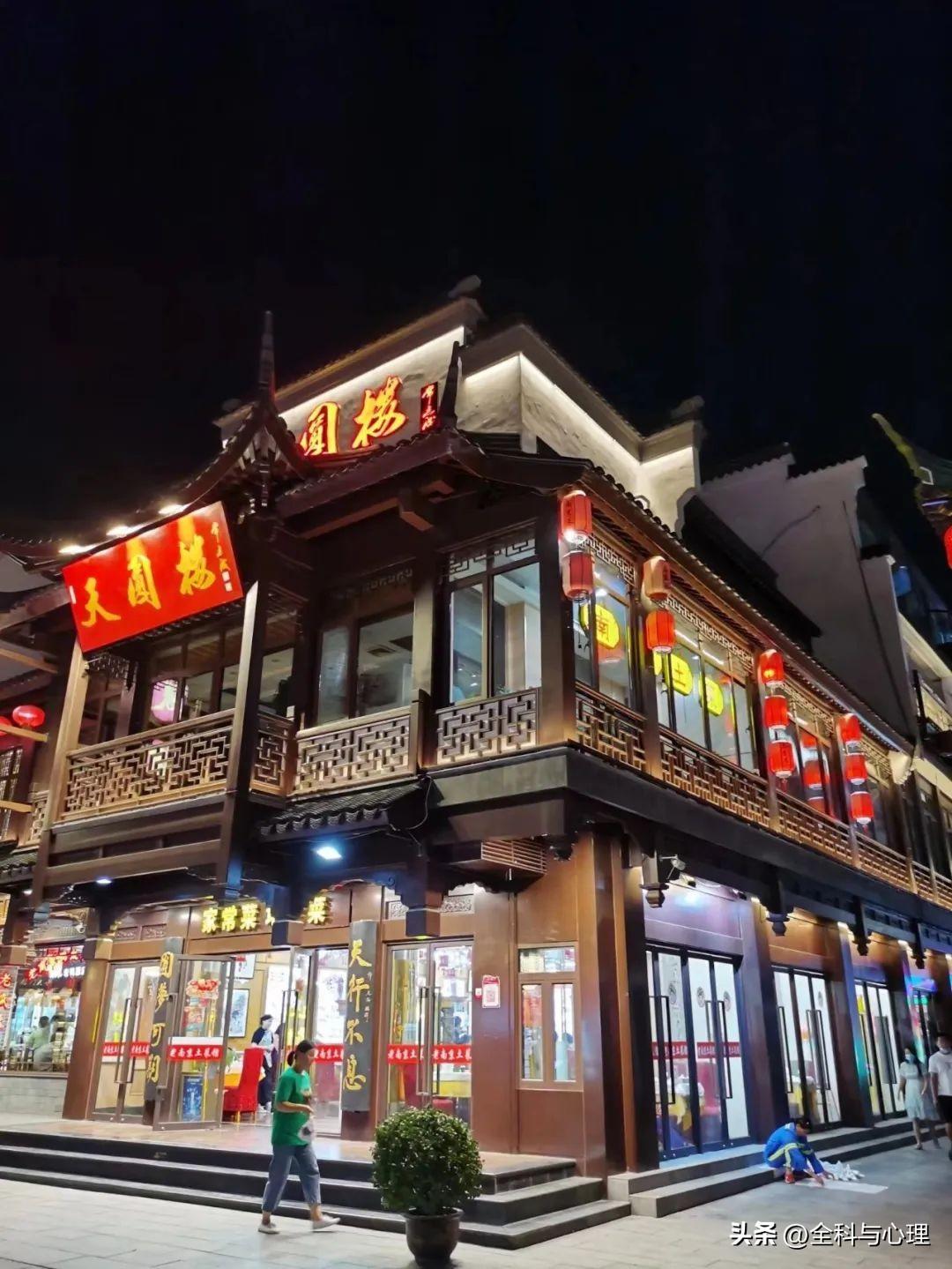 努力变优秀的简短句子：致奋斗中的人(图2)