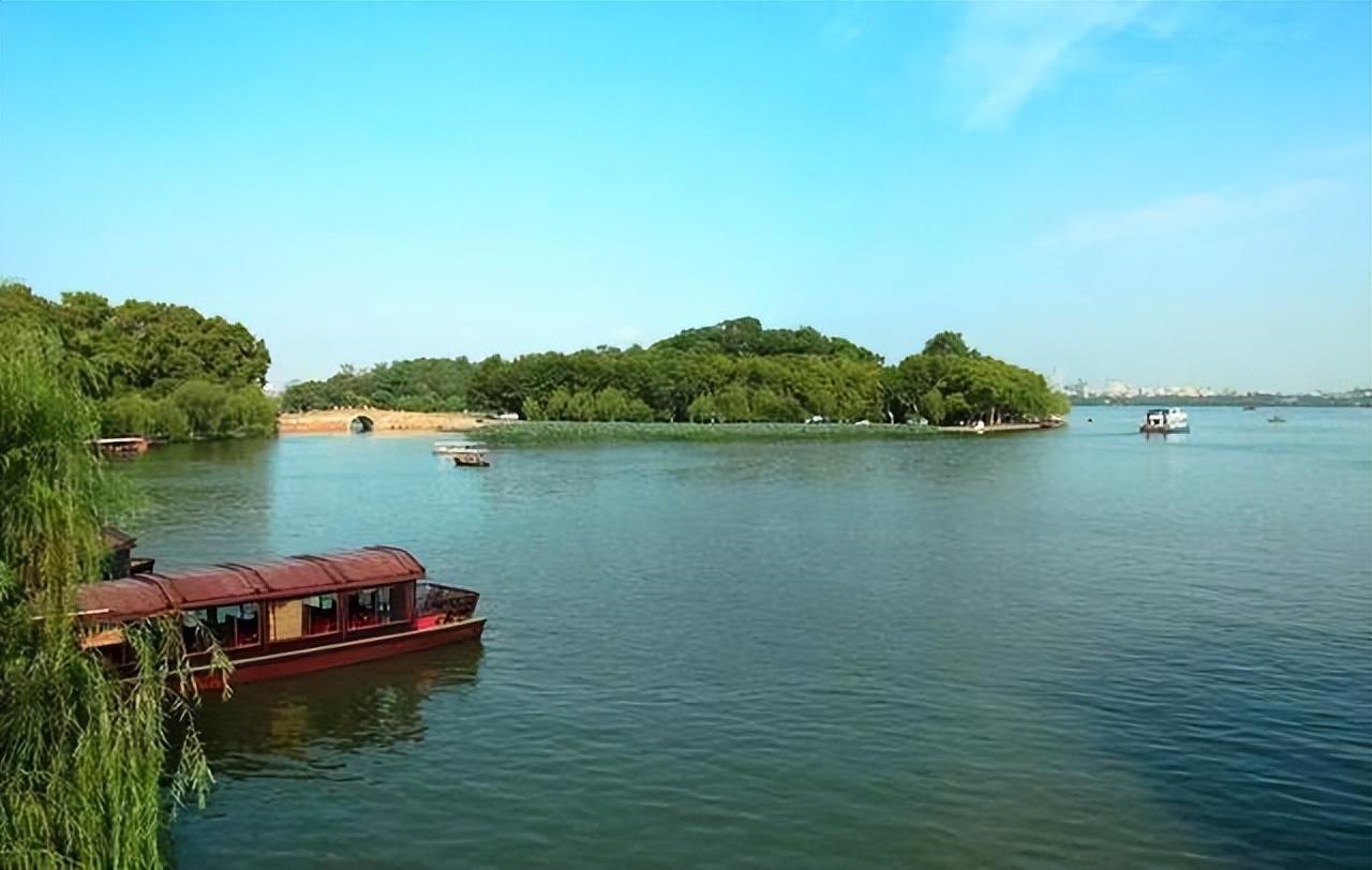 读一读西湖的绝美诗句，如烟柳色，十里荷花让人如痴如醉(图5)