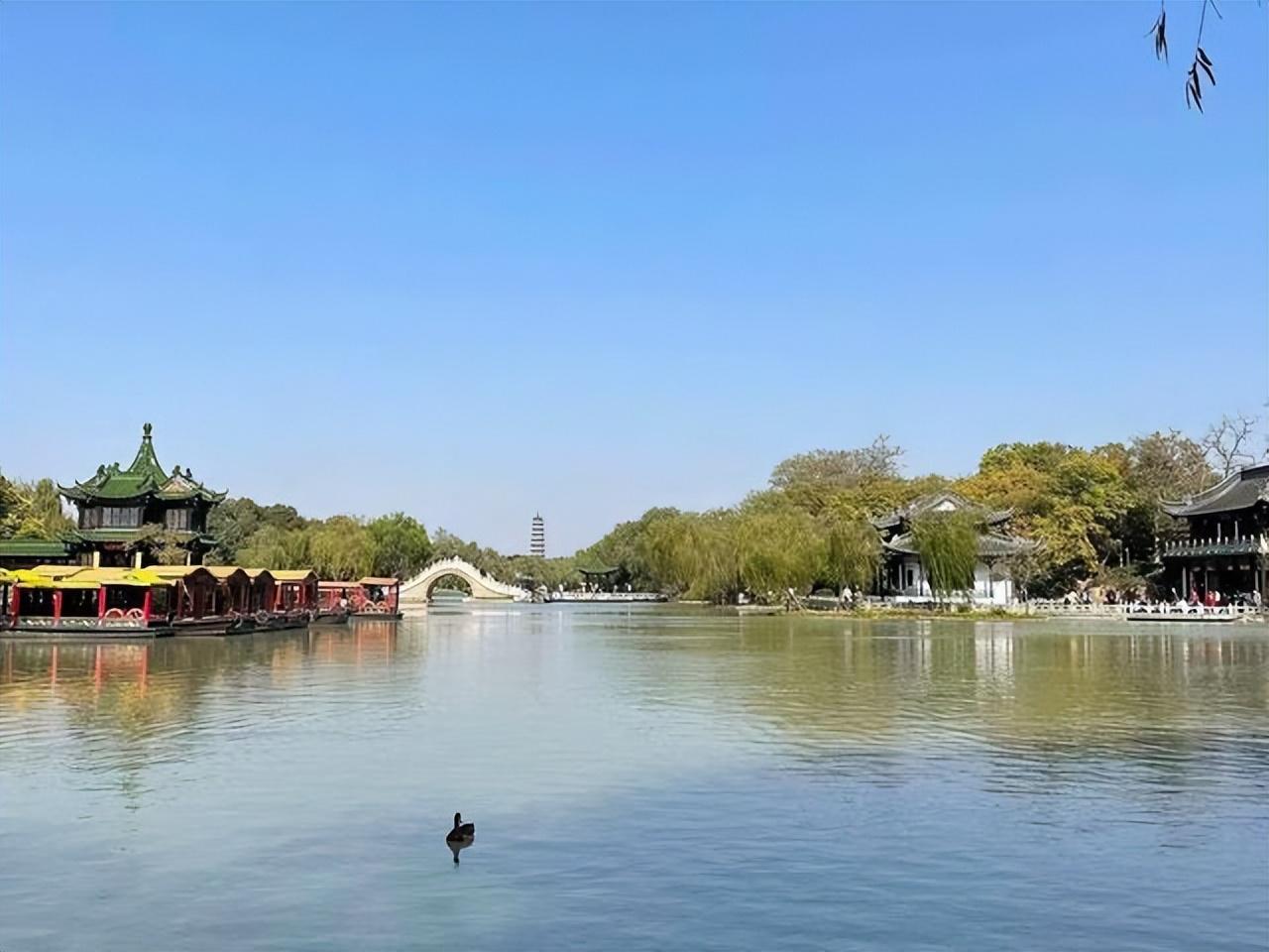 读一读西湖的绝美诗句，如烟柳色，十里荷花让人如痴如醉(图6)