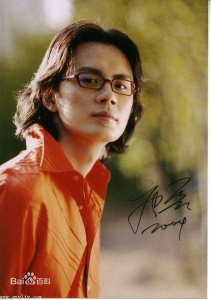 两首凄美歌曲的背后到底哪一个是初恋的爱情？(图2)