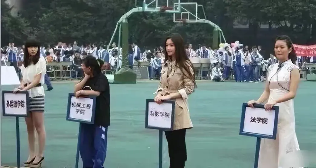 穷富的差别 The difference between rich and poor(图1) 穷富的差别 The difference between rich and poor(图1)