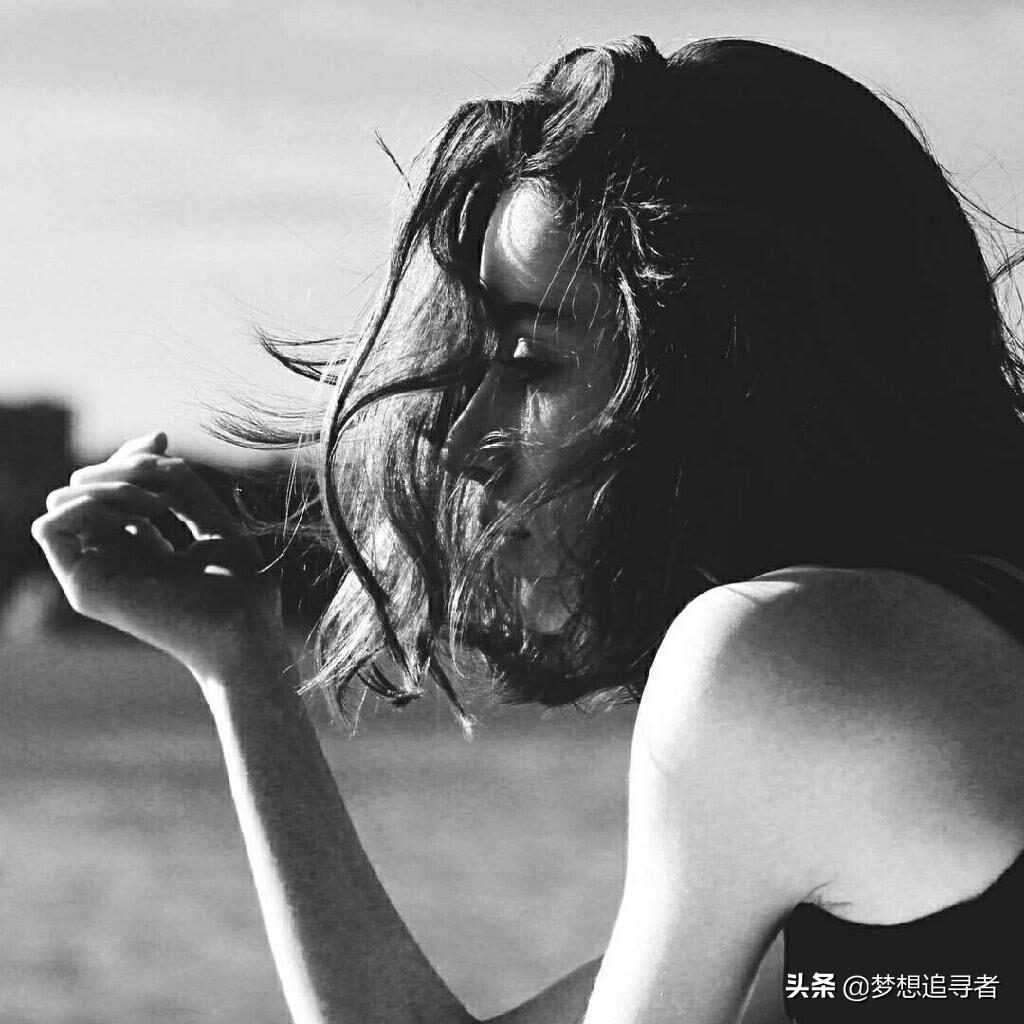 动容的句子：世事本就恶俗不堪 能慷慨几分原谅几人(图5)