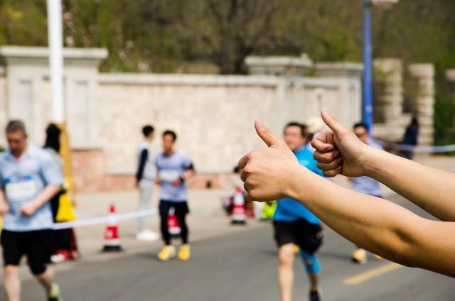 人生不过万年，阅读自己。五个很有深意的励志故事，带你了解人生(图2)