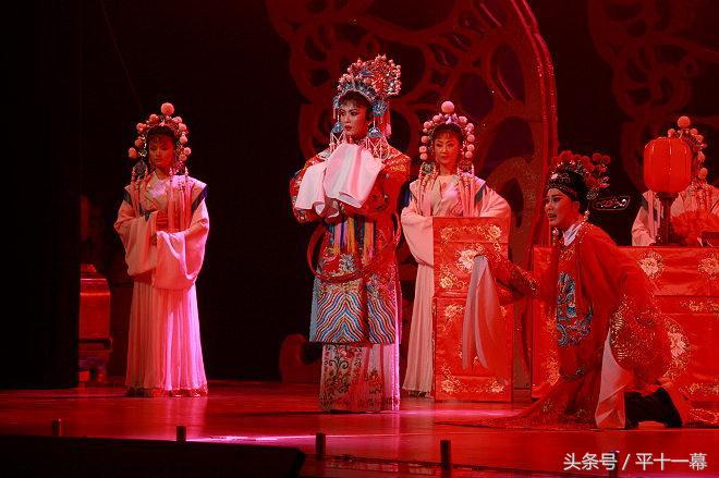 《春节联欢晚会》年年岁岁戏不同，赵本山小品《三鞭子》(图3)