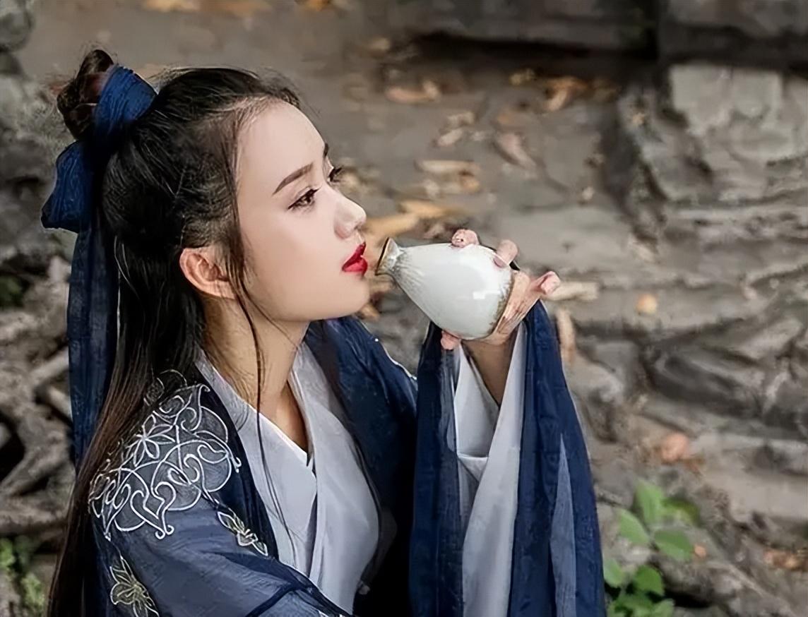 经典的15句祝酒诗词，“酒”“诗”相逢，精彩无限，适合酒桌上说(图13)