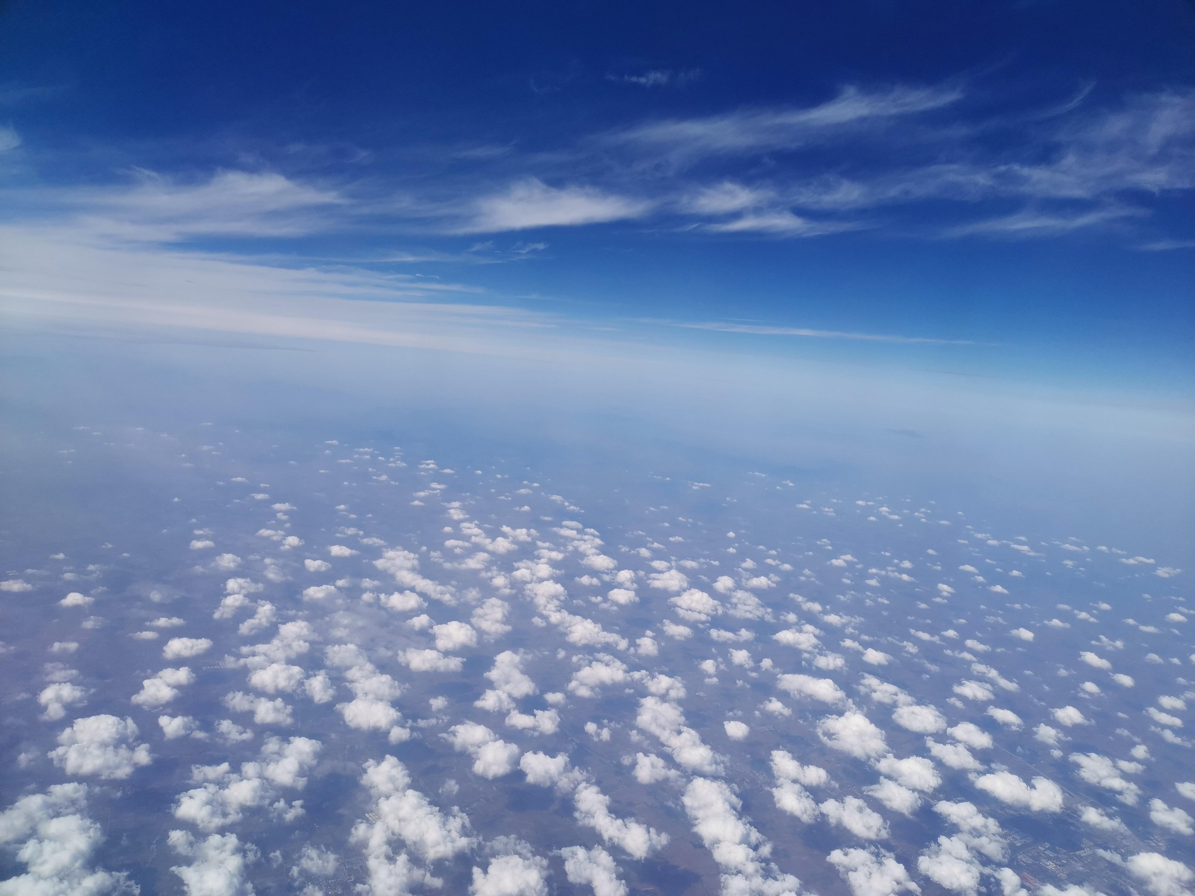 七言绝句《飞机观云》，来自万米高空的诗和照片，请问水平如何？(图4)