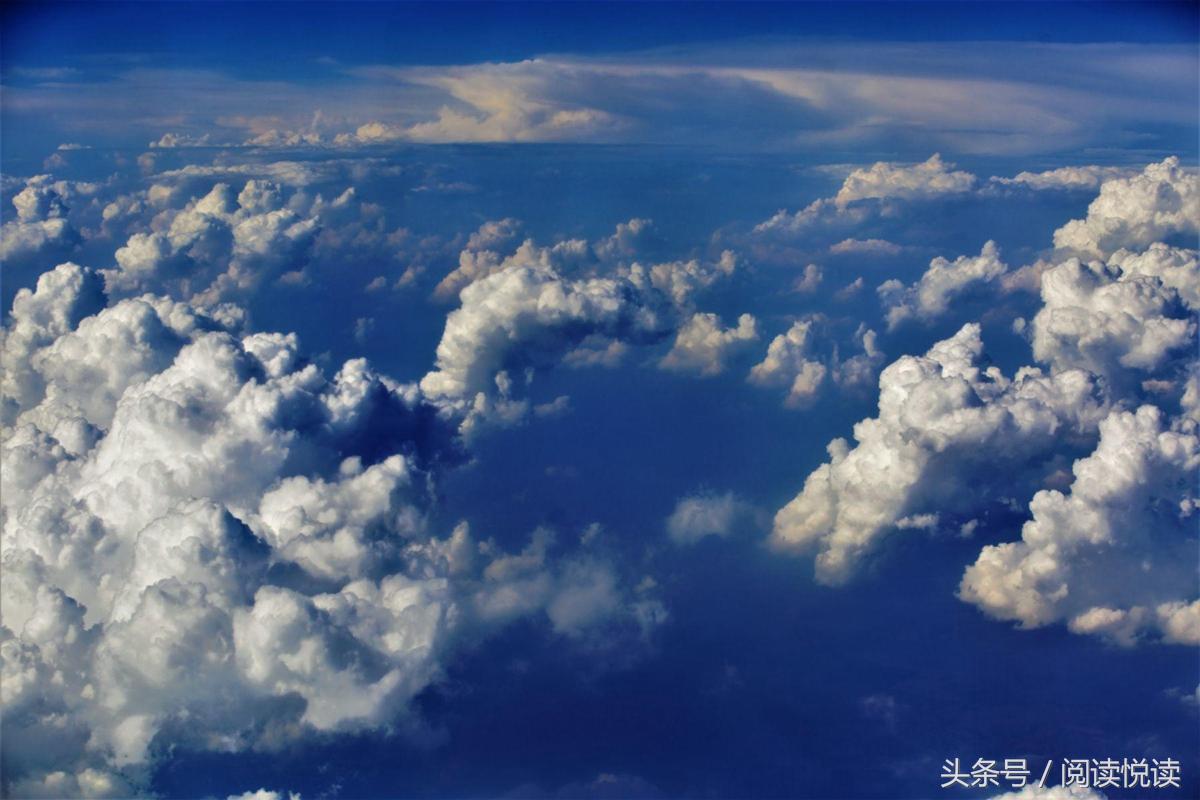 在飞机上赏云，别有一番情趣(图1)