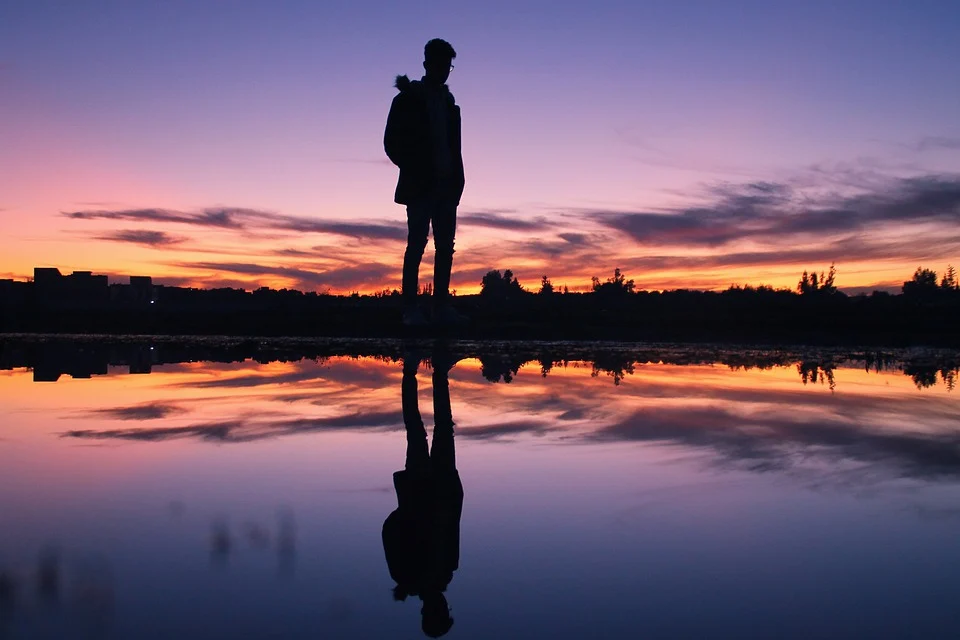 忙碌了一年，献给自己的几句话：人间值得，你也值得(图2)