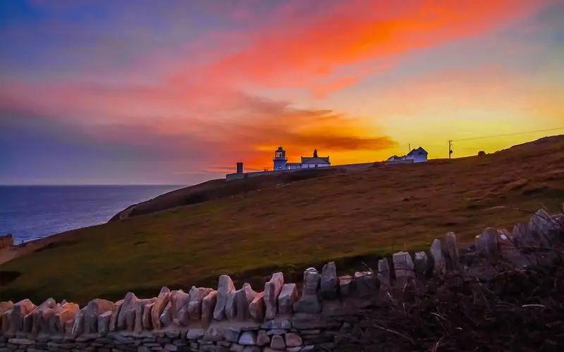 关于同学情的句子：同窗情深，共度青春岁月(图2)