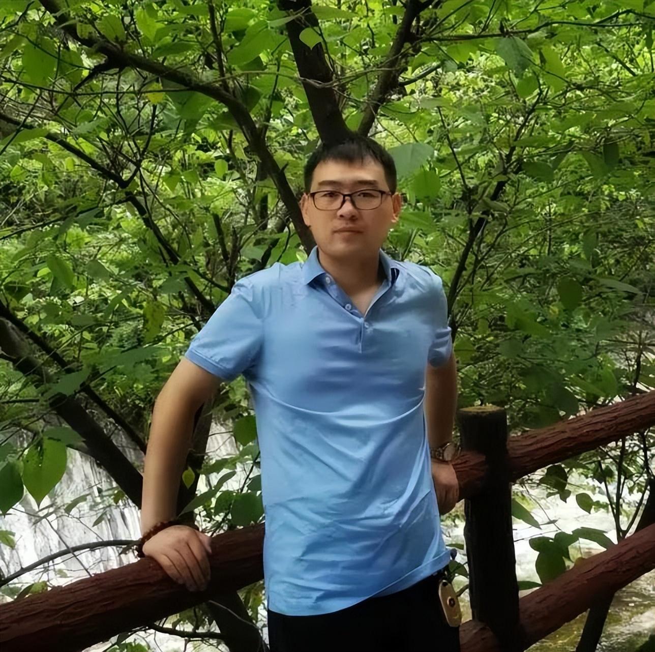 蓝冰诗选｜我在这三月又开始迂回，逆流而上(图2)