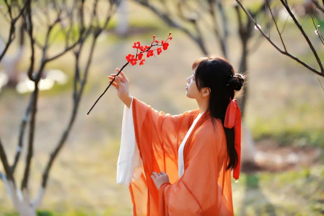 一句诗词说“我爱你”：古诗词里的12句至美情话，太绝了(图1)