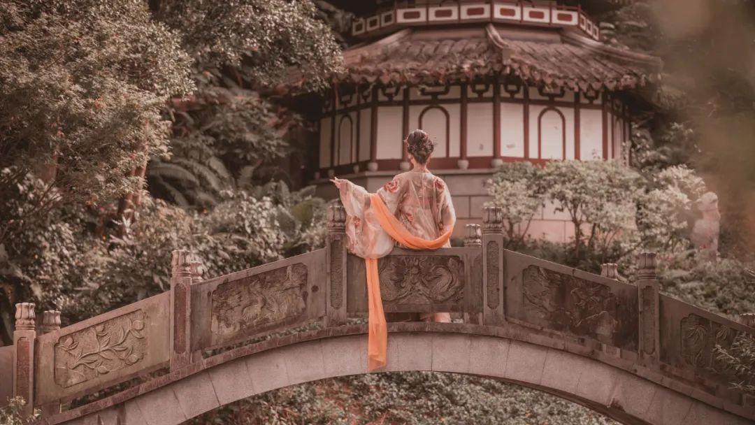 一句诗词说“我爱你”：古诗词里的12句至美情话，太绝了(图3)