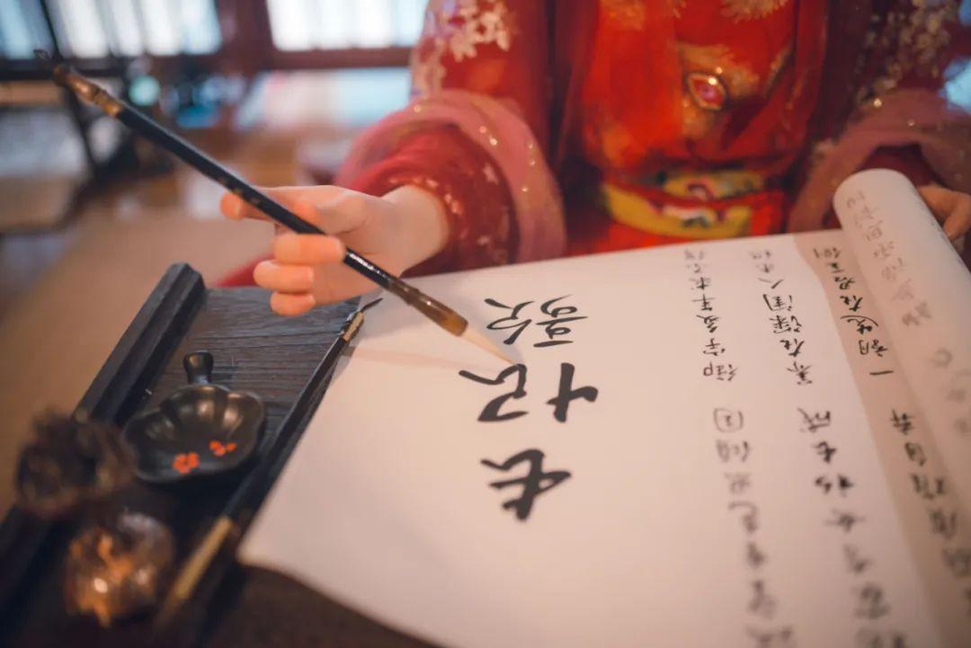 一句诗词说“我爱你”：古诗词里的12句至美情话，太绝了(图5)