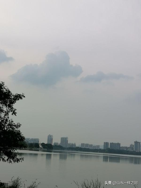 湖水淡淡，时光清浅，任岁月苍茫(图2)