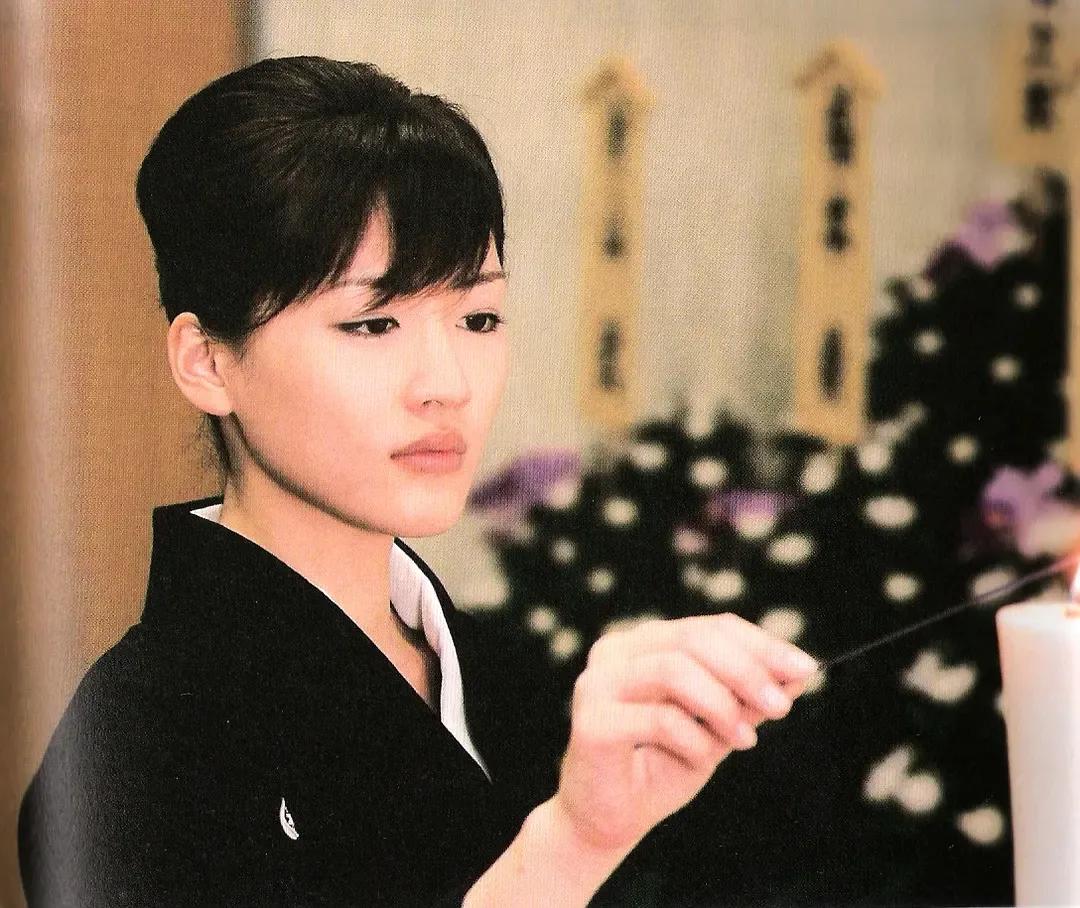 《白夜行》：剧毒的纯白之花(图1)