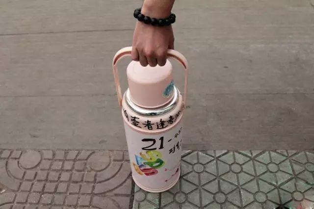 「荐读」大学暖壶防偷标语十三式，看完我就惊呆了(图6)