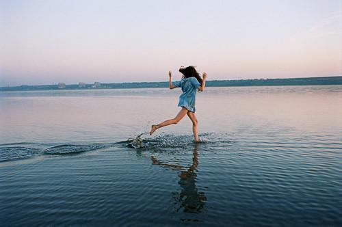 梅花开，离别散，无情灯，易燃尘红，古风句子(图1)