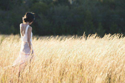 梅花开，离别散，无情灯，易燃尘红，古风句子(图2)