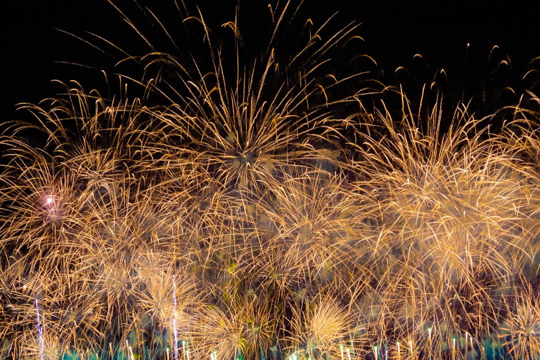 烟花向星辰，所愿皆成真。九首绝美烟花诗词，同赏古人眼中的烟火(图3)