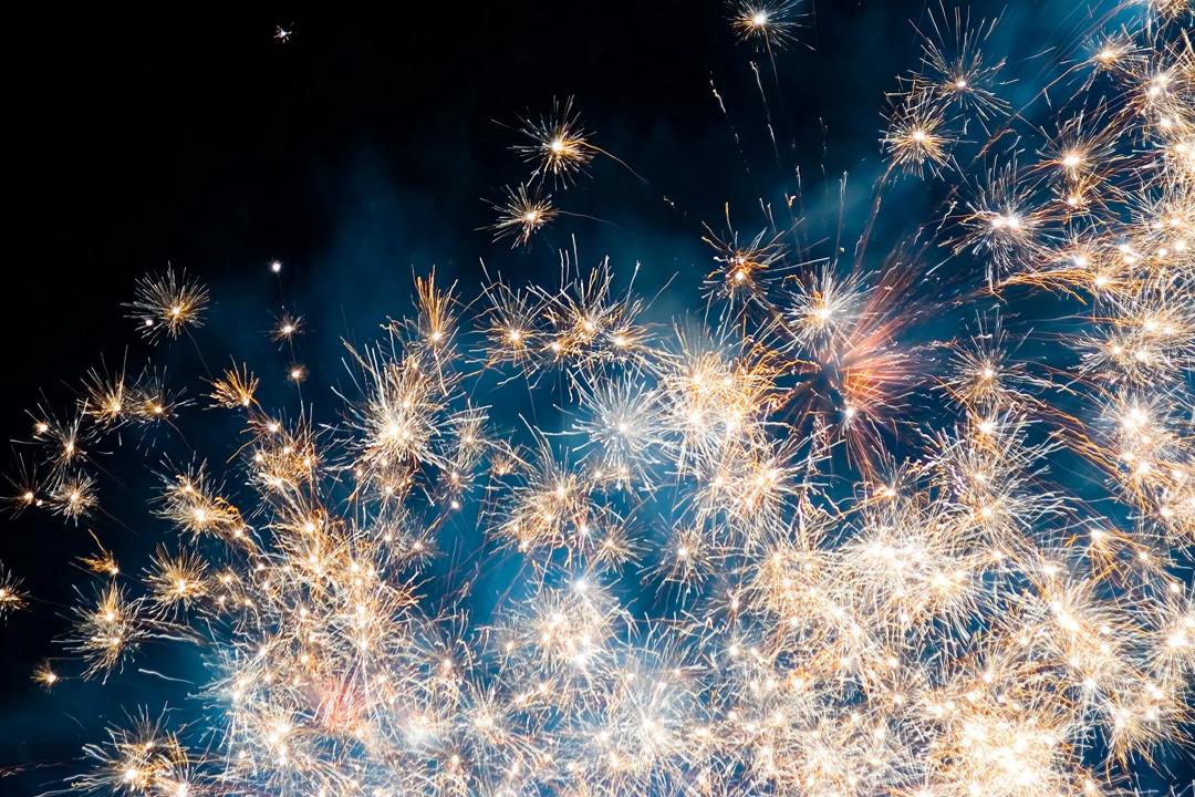 烟花向星辰，所愿皆成真。九首绝美烟花诗词，同赏古人眼中的烟火(图7)