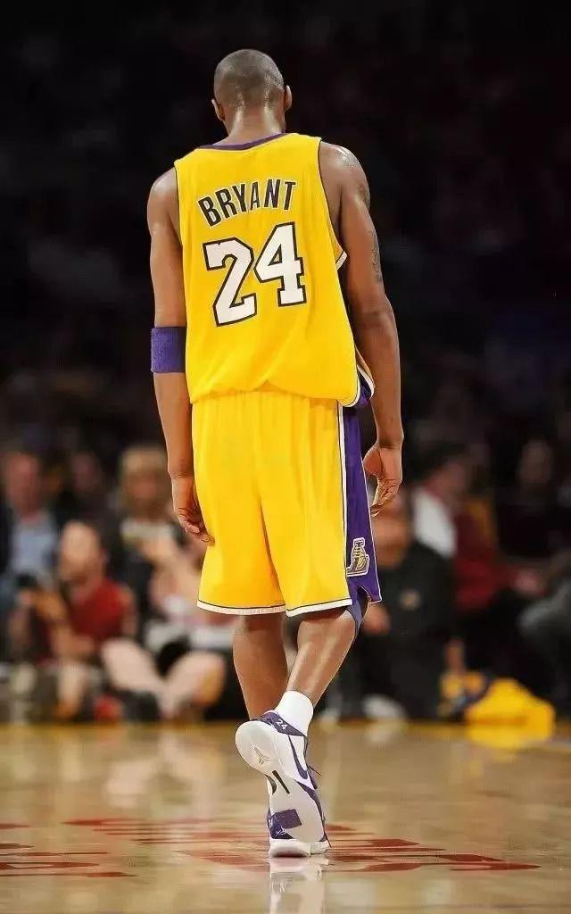 科比高清壁纸精选 | 起于凌晨四点的信仰，归于凌晨四点的安详(图7)