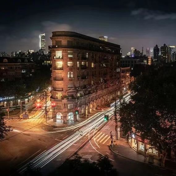 卷首语 ｜ 武康路和“昨天今天明天”(图1)